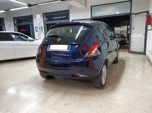 LANCIA Ypsilon 1.2 69 CV 5 porte Silver Immagine 4