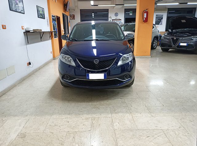 LANCIA Ypsilon 1.2 69 CV 5 porte Silver Immagine 1