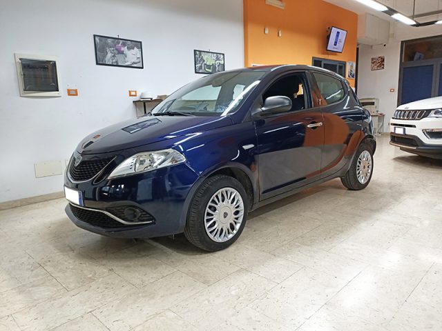 LANCIA Ypsilon 1.2 69 CV 5 porte Silver Immagine 2