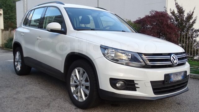 VOLKSWAGEN Tiguan 2.0 TDI 110 CV Cross BlueMotion Technology Immagine 4