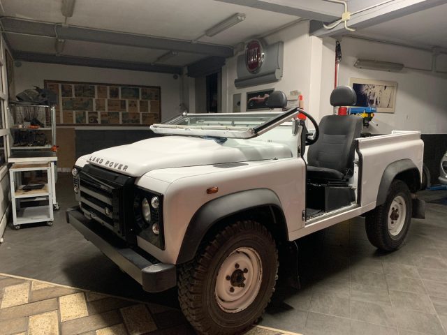 LAND ROVER Defender 90 2.2 TD4 Station Wagon Immagine 3