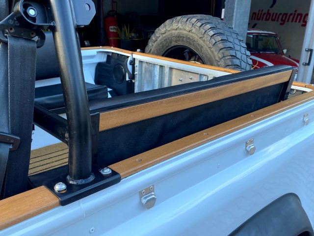 LAND ROVER DEFENDER 90 2.2 TD4 STATION WAGON - foto 17