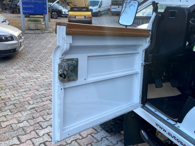 LAND ROVER DEFENDER 90 2.2 TD4 STATION WAGON - foto 18