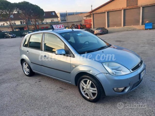 FORD Fiesta 1.2i 16V cat 5 porte Zetec Immagine 0