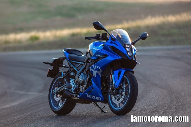 SUZUKI GSX-8R . Immagine 3