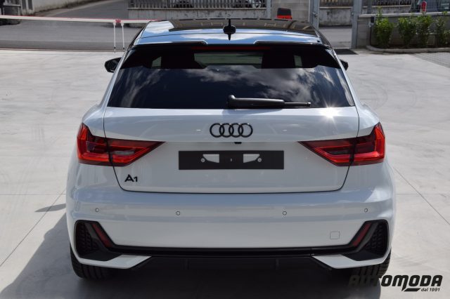 AUDI A1 1.0TFSI Stronic Identity black Immagine 4