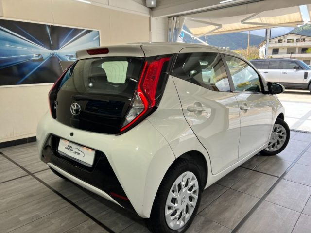 TOYOTA Aygo Connect 1.0 VVT-i 72 CV 5 porte x-cool Immagine 3