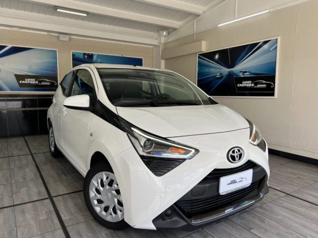 TOYOTA Aygo Connect 1.0 VVT-i 72 CV 5 porte x-cool Immagine 4