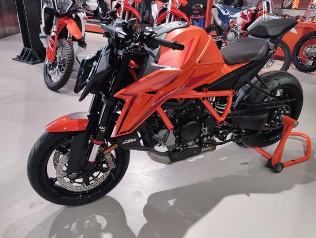 KTM 1290 Super Duke R 1390 R Immagine 2