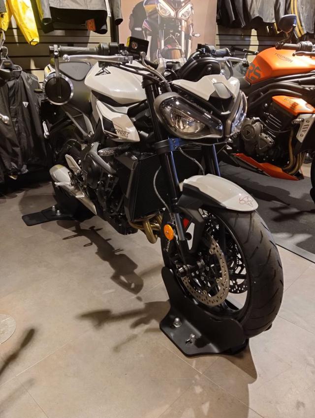 TRIUMPH Street Triple R 2024 Immagine 1