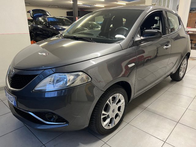 LANCIA Ypsilon 0.9 TwinAir 85 CV 5 porte S&S DFN Silver Immagine 0