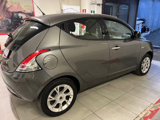 LANCIA Ypsilon 0.9 TwinAir 85 CV 5 porte S&S DFN Silver Immagine 1