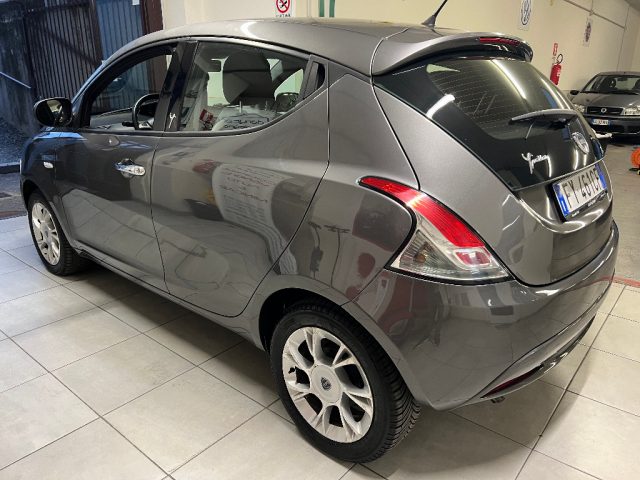 LANCIA Ypsilon 0.9 TwinAir 85 CV 5 porte S&S DFN Silver Immagine 3