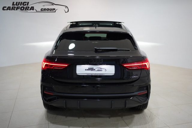 AUDI Q3 SPB 40 TDI quattro Identity Black Tetto Apribile Immagine 3