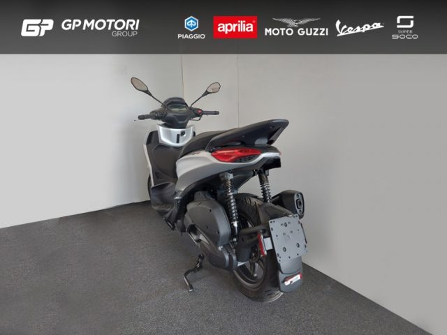 PIAGGIO Beverly 300 i.e. S e DEEP BLACK Immagine 2