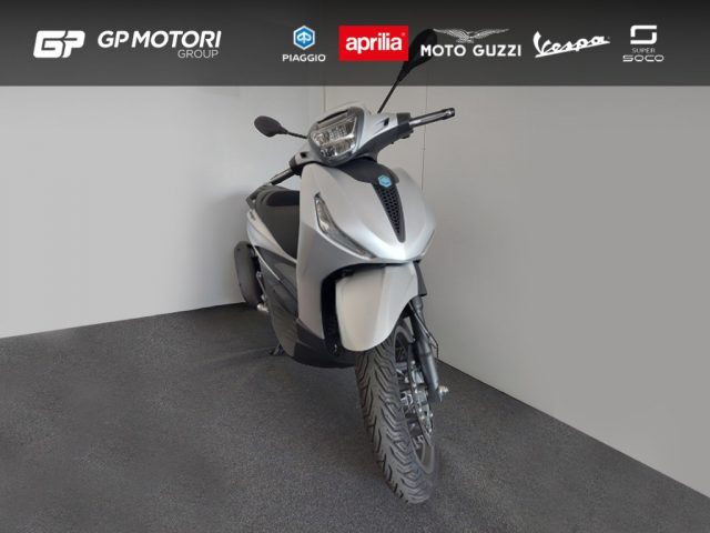 PIAGGIO Beverly 300 i.e. S e DEEP BLACK Immagine 3