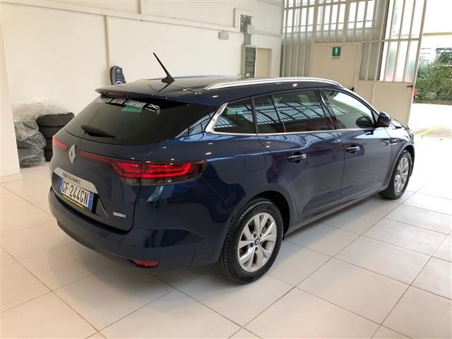 RENAULT Megane Sporter 1.6 E-TECH Plug-in Hybrid Business Immagine 3