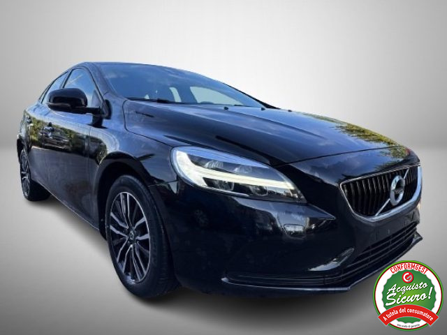 VOLVO V40 T2 Plus Momentum Immagine 1