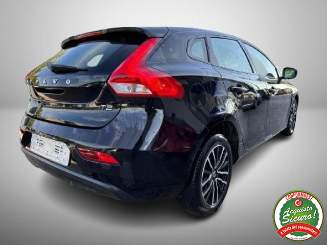 VOLVO V40 T2 Plus Momentum Immagine 2