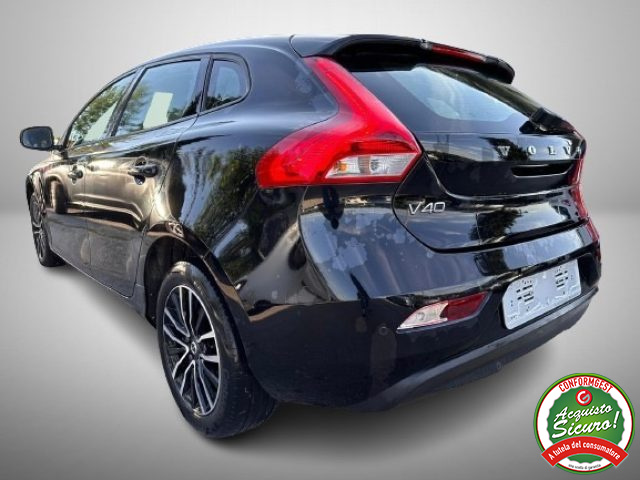 VOLVO V40 T2 Plus Momentum Immagine 3