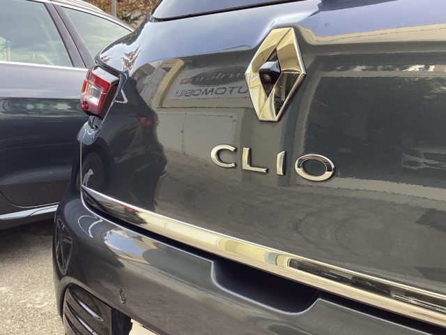 RENAULT Clio dCi 8V 90 CV 5 porte Moschino Intens Immagine 3