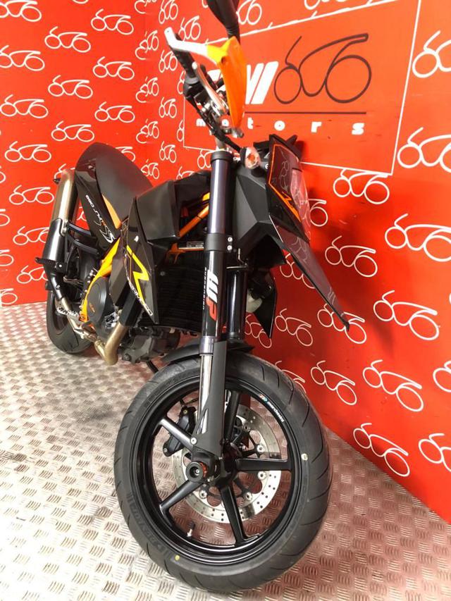 KTM 690 Supermoto Supermoto Immagine 3