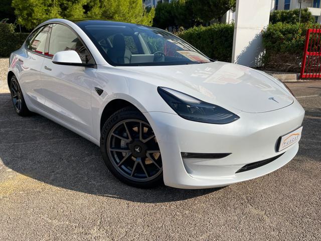 TESLA Model 3 -- Long Range Immagine 3