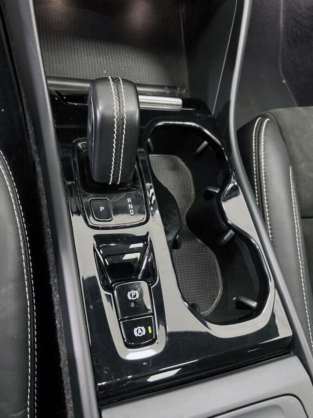 VOLVO XC40 D4 R-design AWD - 10