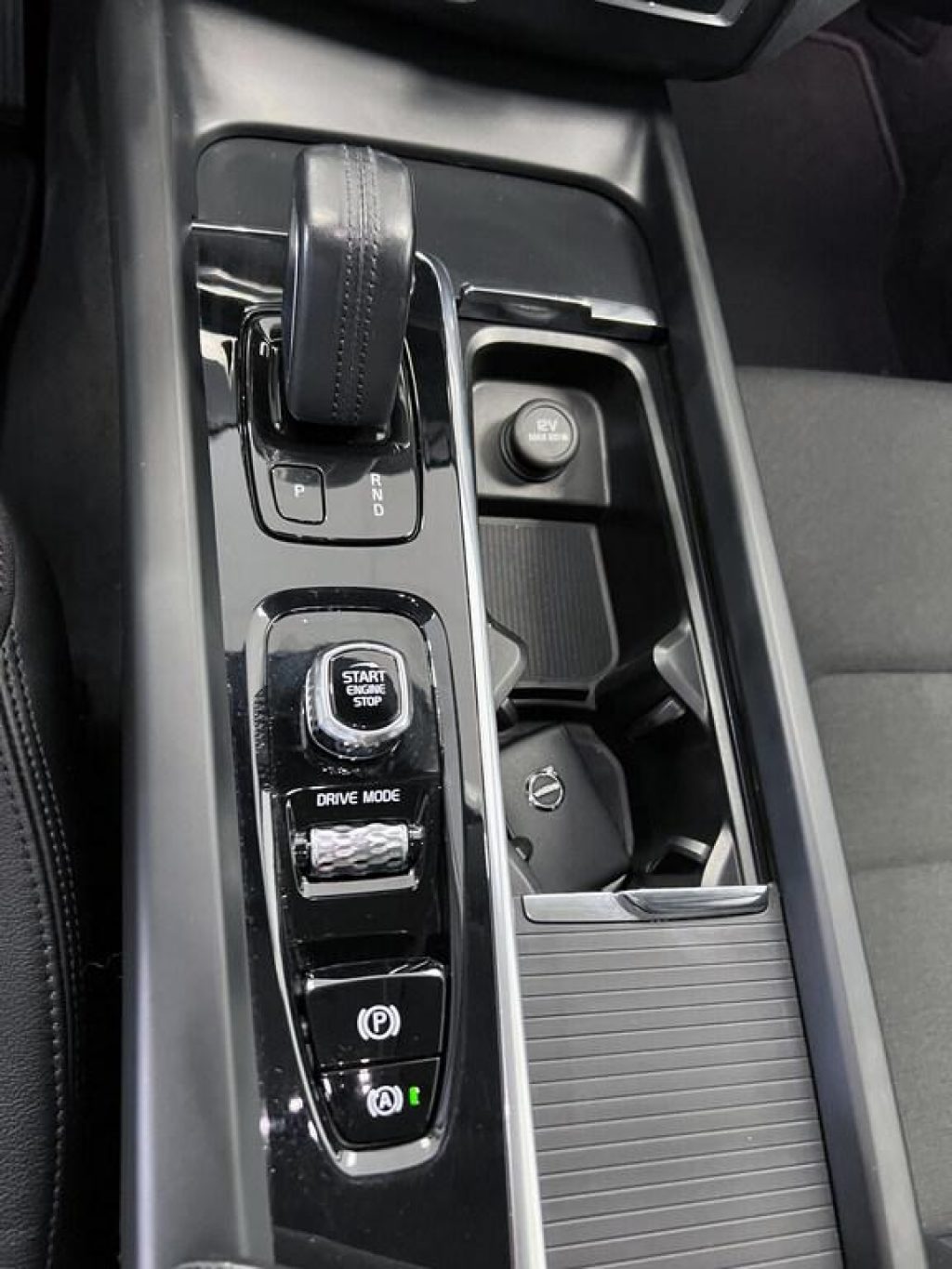 VOLVO XC60 B4 (d) Geartronic Momentum Pro - 9