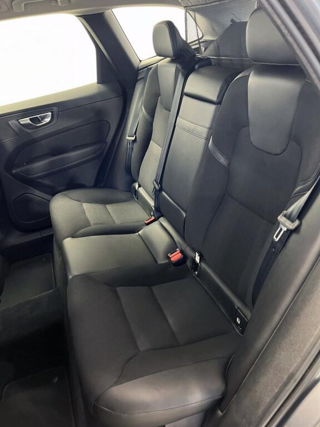 VOLVO XC60 B4 (d) Geartronic Momentum Pro - 12