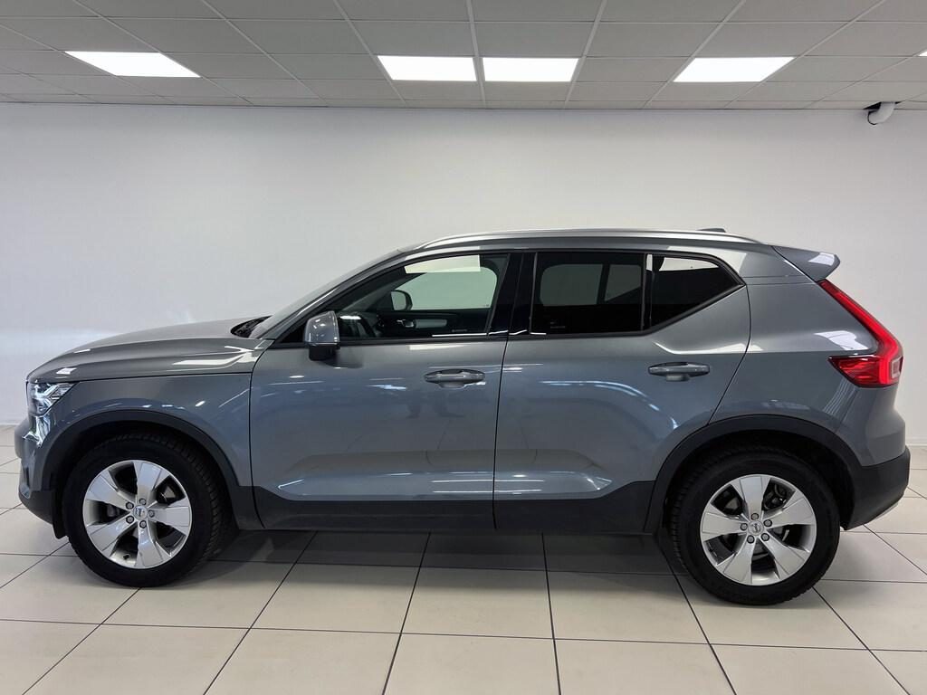 VOLVO XC40 D3 Momentum - 3