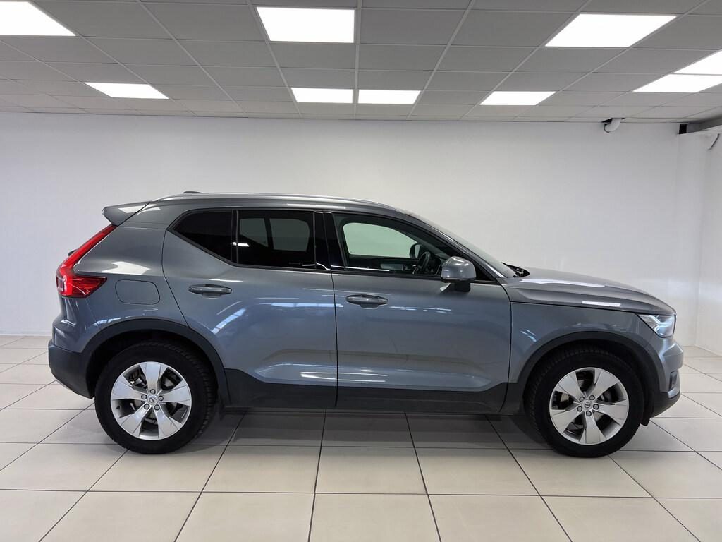 VOLVO XC40 D3 Momentum - 4