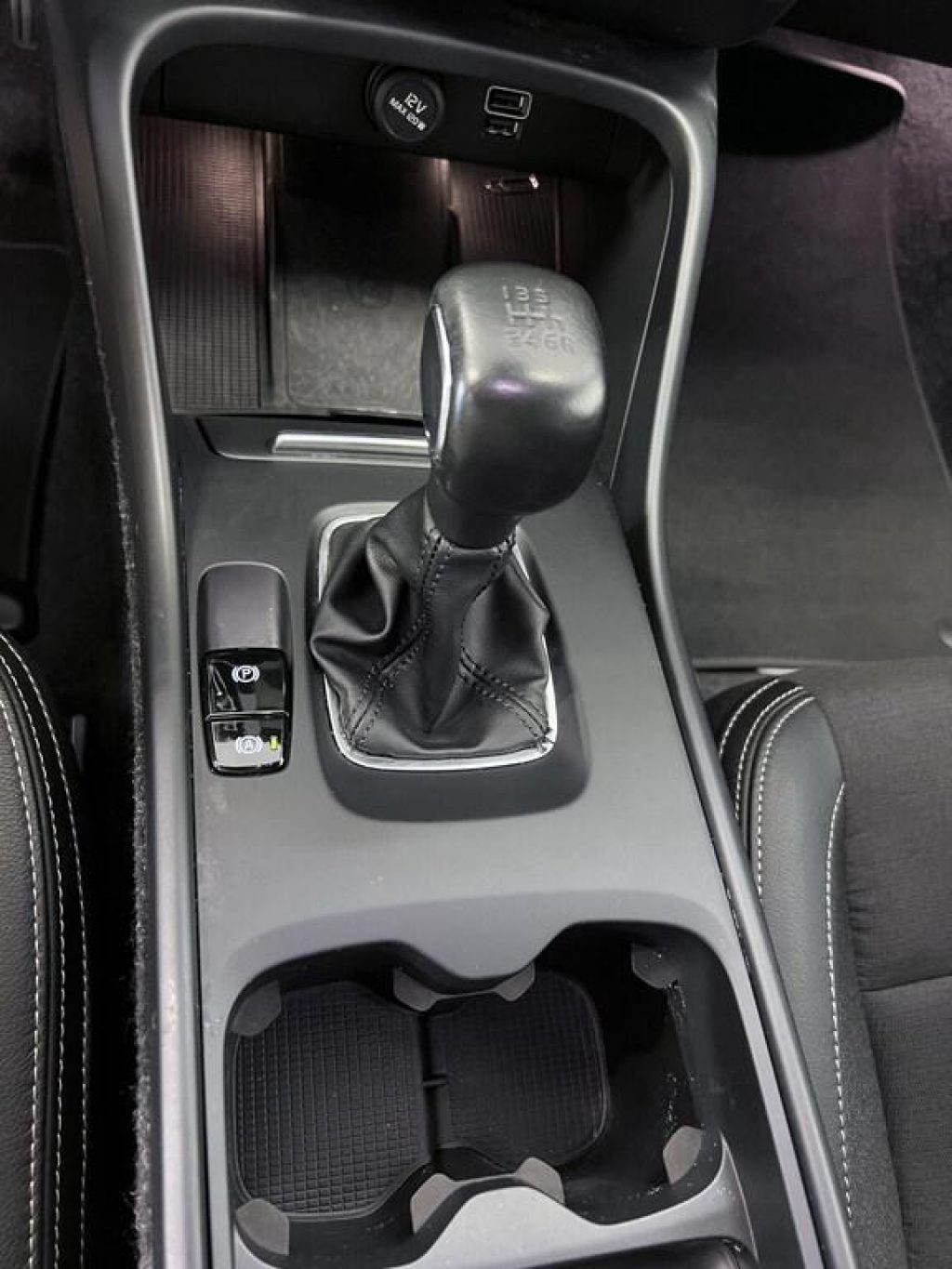 VOLVO XC40 D3 Momentum - 9