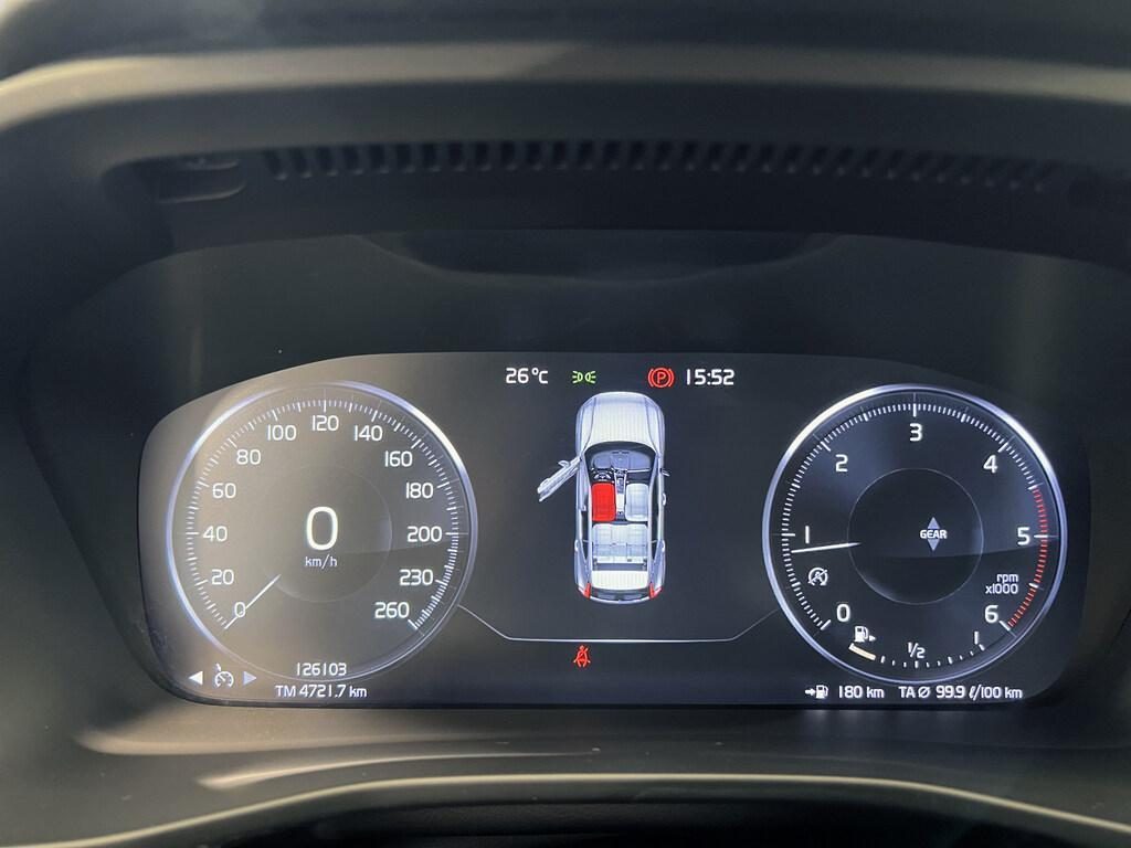 VOLVO XC40 D3 Momentum - 14