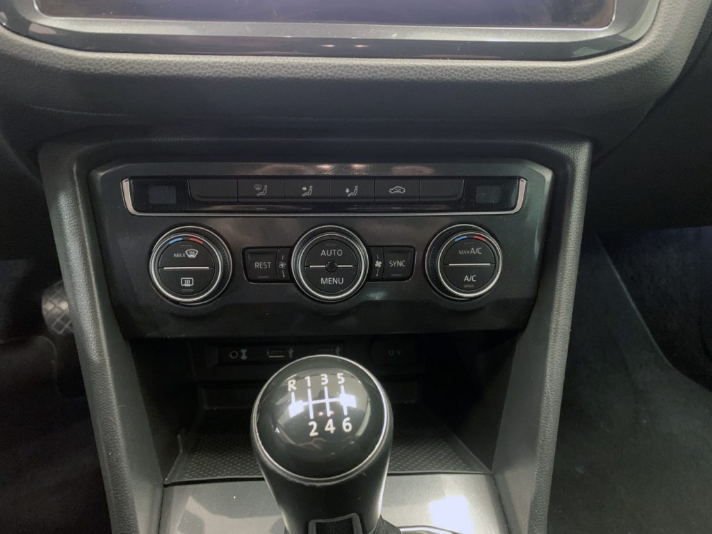 VOLKSWAGEN Tiguan TSI Business BlueMotion Technology - 18