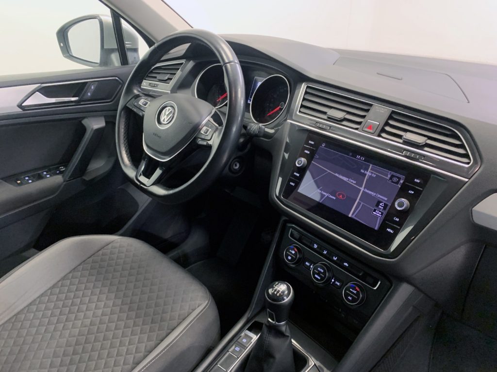 VOLKSWAGEN Tiguan TSI Business BlueMotion Technology - 20