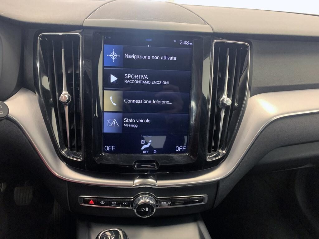 VOLVO XC60 D4 Momentum - 8