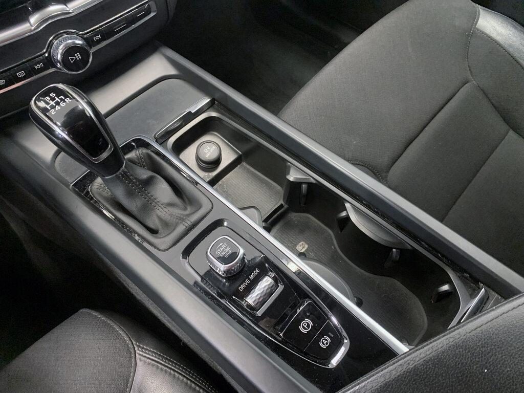 VOLVO XC60 D4 Momentum - 9