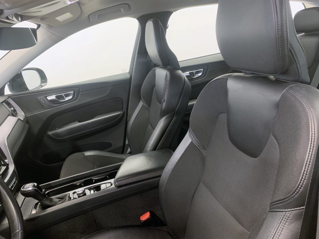 VOLVO XC60 D4 Momentum - 19