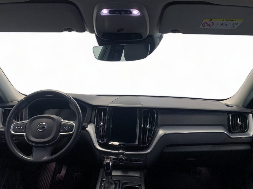 VOLVO XC60 D4 Momentum - 23