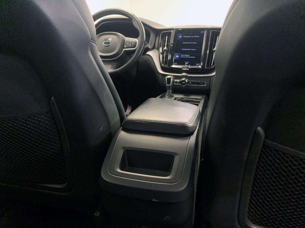 VOLVO XC60 D4 Momentum - 24
