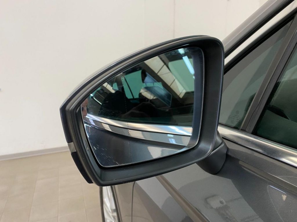 VOLKSWAGEN Tiguan TSI Business - 17