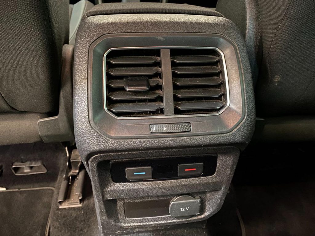 VOLKSWAGEN Tiguan TSI Business - 18