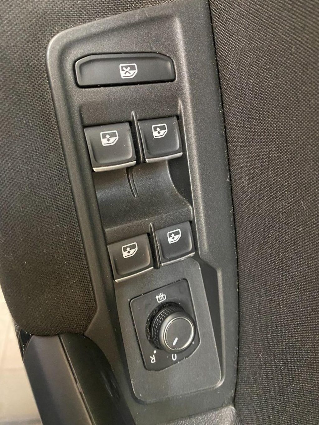 VOLKSWAGEN Tiguan TSI Business - 19