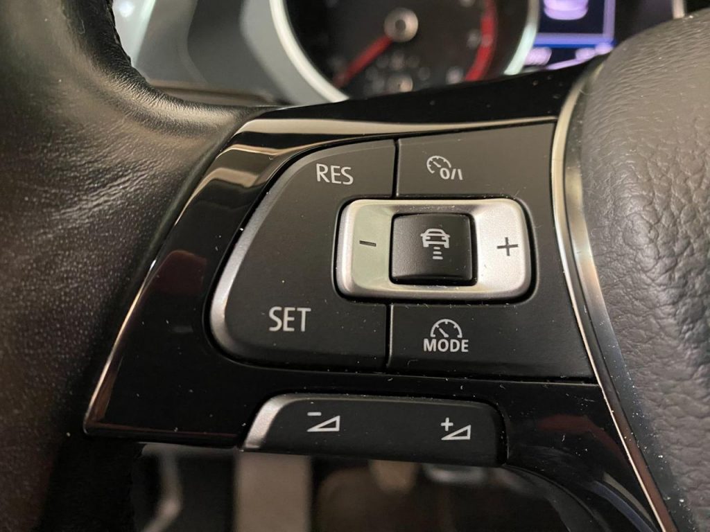 VOLKSWAGEN Tiguan TSI Business - 21