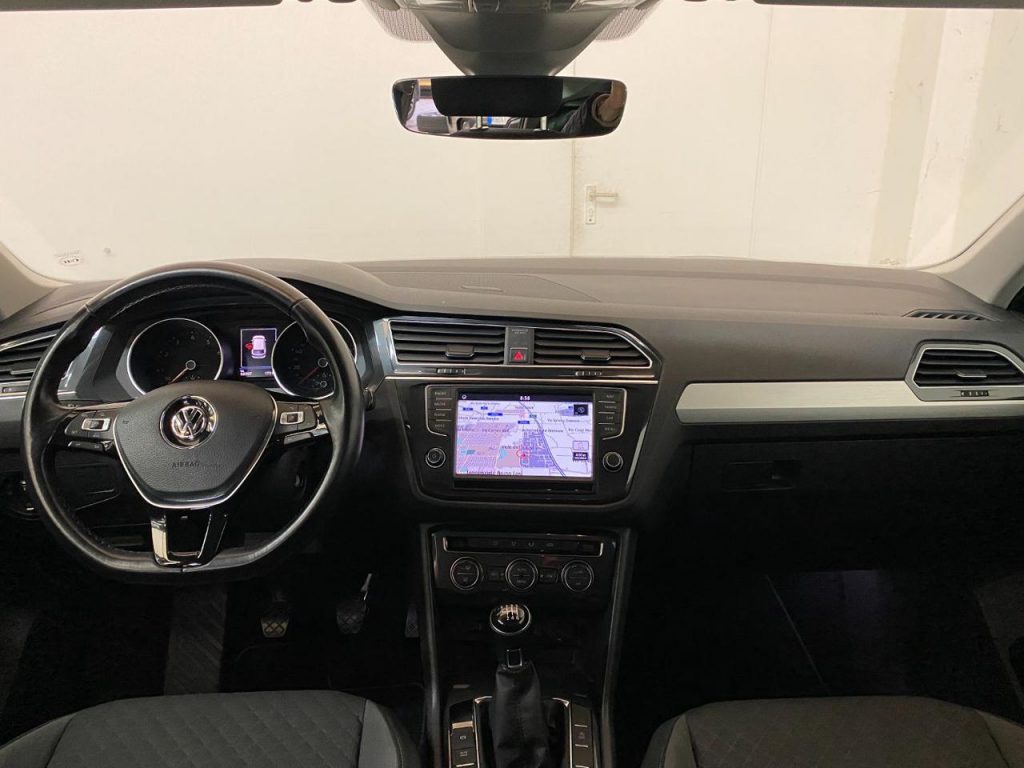 VOLKSWAGEN Tiguan TSI Business - 27