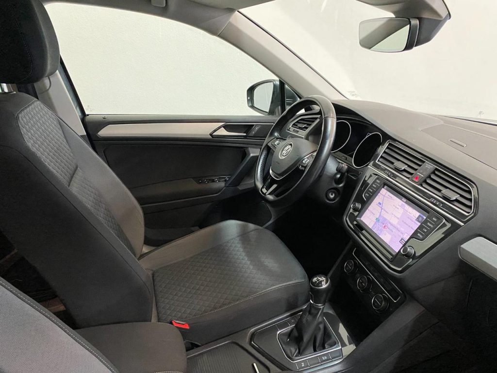 VOLKSWAGEN Tiguan TSI Business - 28