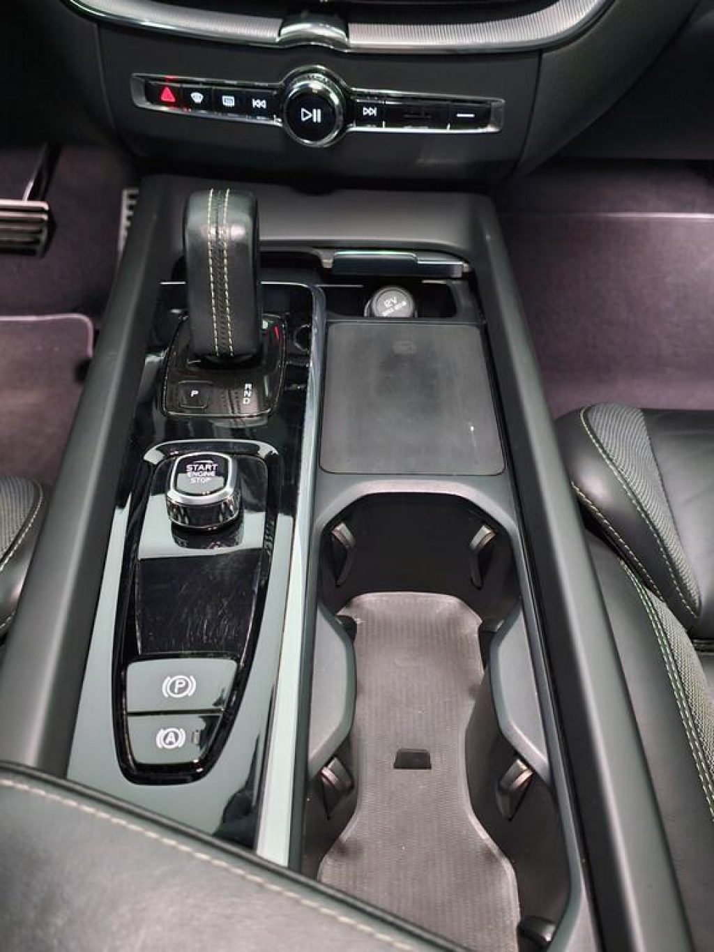 VOLVO XC60 B4 (d) automatico Plus Dark - 9