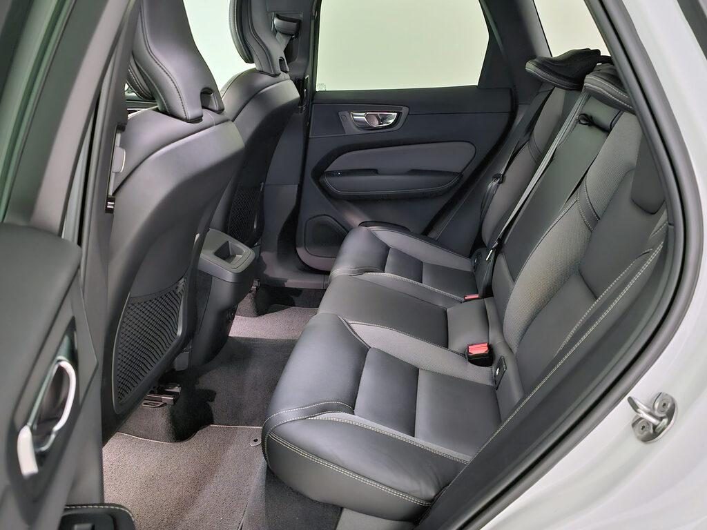 VOLVO XC60 B4 (d) automatico Plus Dark - 14