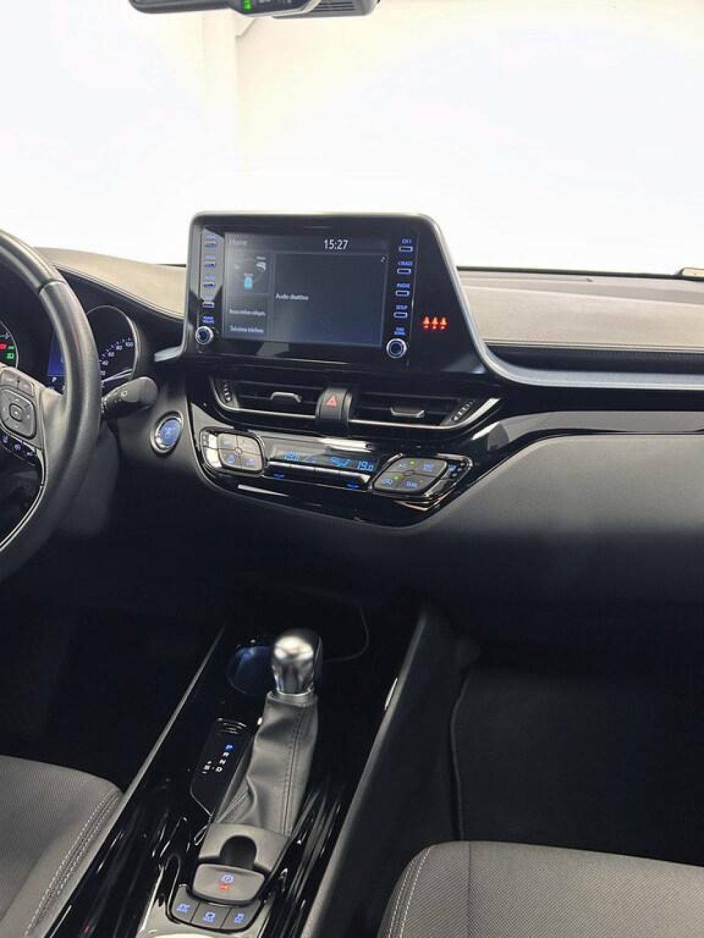 TOYOTA C-HR More Business e-cvt - 8